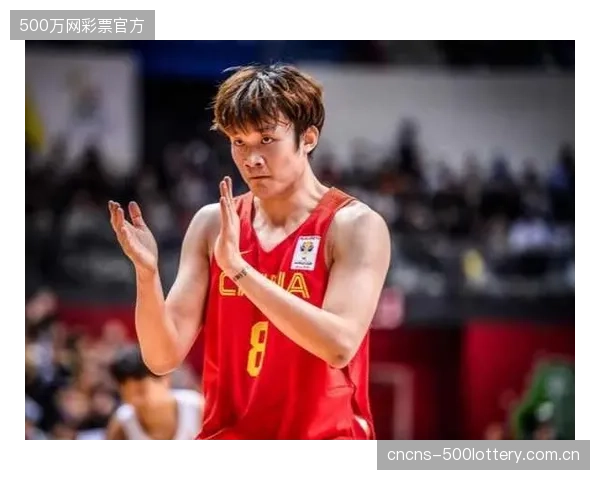 伊斯雷尔·雷耶斯能胜任中后卫和右后卫，为阿吉雷的防守体系提供战术变数。